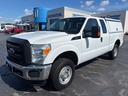 Used 2016 Ford F250 XL w/ Power Equipment Group AWD/4WD image 4