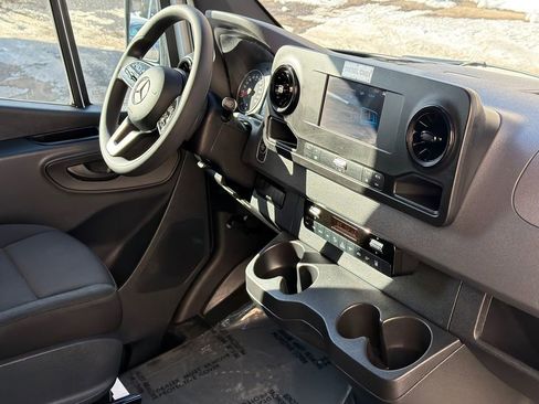 Used 2024 Mercedes-Benz Sprinter 2500 image 12