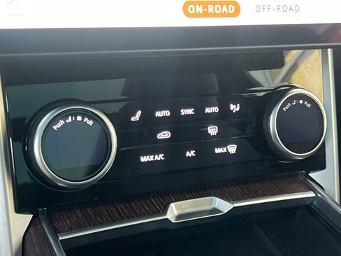 Used 2023 Land Rover Range Rover Long Wheelbase Autobiography image 28