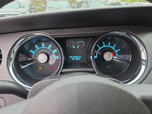 Used 2010 Ford Mustang Coupe RWD image 9