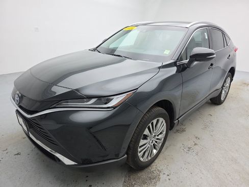 Used 2024 Toyota Venza XLE image 5