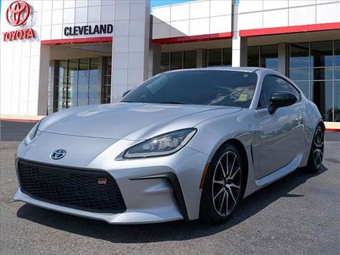 Used 2025 Toyota GR86 RWD image 5