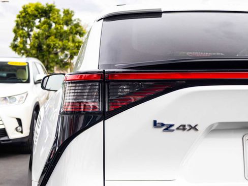 Used 2023 Toyota bZ4X XLE w/ Weather Package image 12