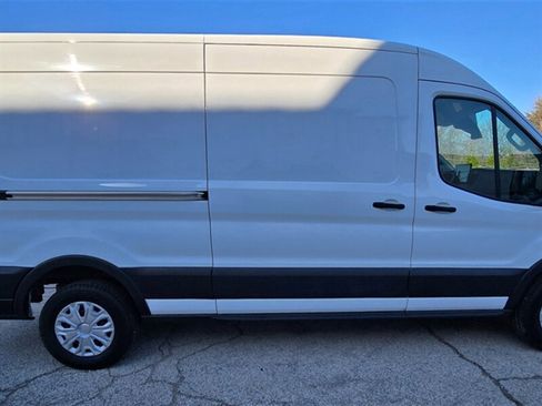 Used 2022 Ford E-Transit Medium Roof RWD image 8