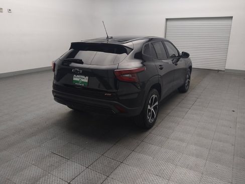 Used 2025 Chevrolet Trax RS w/ Sunroof Package FWD image 9