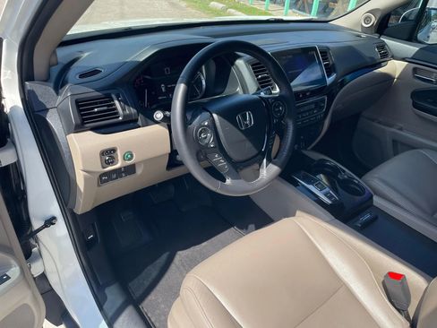 Used 2018 Honda Pilot Touring image 9