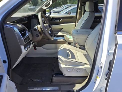 Used 2025 GMC Yukon Denali w/ Denali Reserve Package AWD/4WD image 8