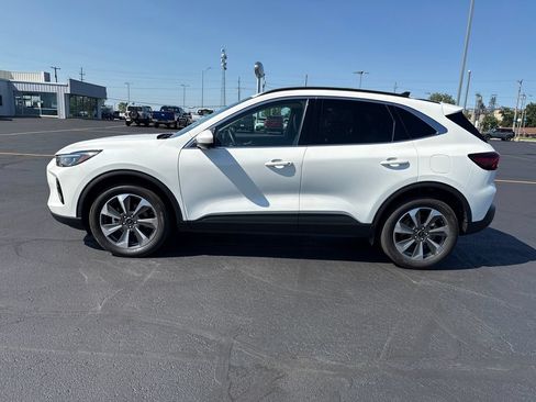 Used 2023 Ford Escape Platinum AWD/4WD image 5
