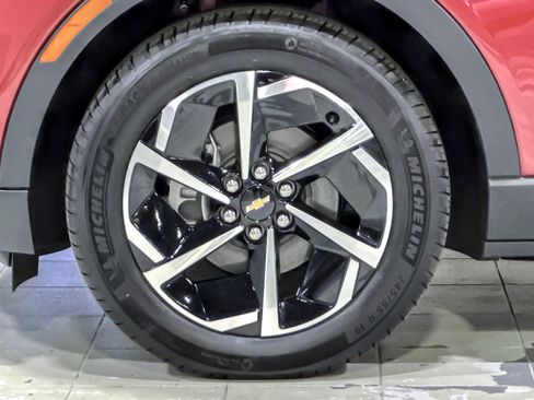 Used 2025 Chevrolet Equinox EV LT image 11