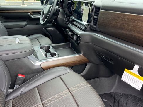 Used 2026 Chevrolet Silverado 2500 High Country w/ High Country Premium Package AWD/4WD image 23