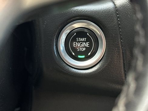 Used 2022 Chevrolet Suburban Z71 image 32