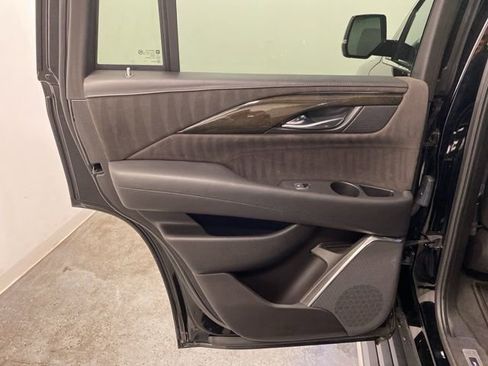 Used 2017 Cadillac Escalade Platinum image 24