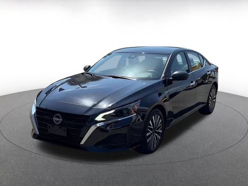 Used 2025 Nissan Altima 2.5 SV FWD image 4