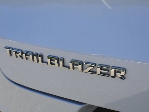 Used 2024 Chevrolet TrailBlazer ACTIV w/ Driver Confidence Package image 8