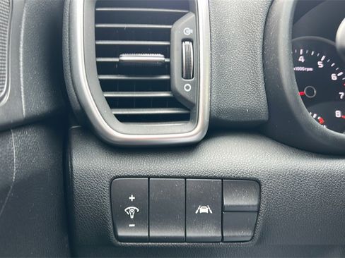 Used 2022 Kia Sportage LX image 19