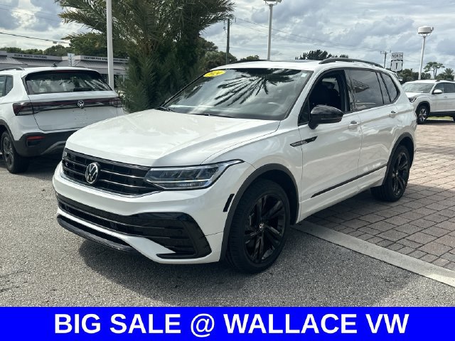 Certified 2024 Volkswagen Tiguan SE R-Line FWD image 2