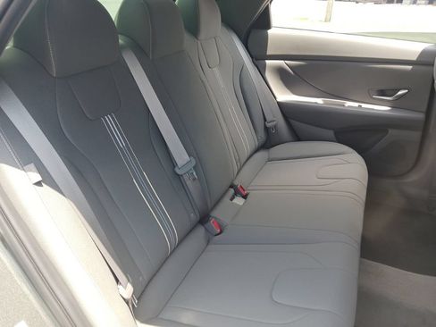Used 2024 Hyundai Elantra SEL FWD image 18