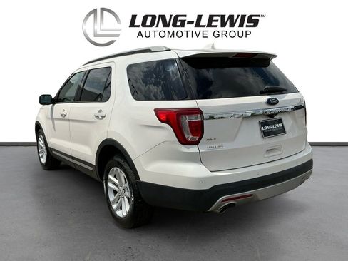 Used 2017 Ford Explorer XLT FWD image 4
