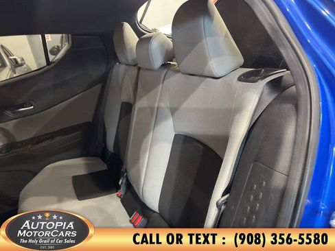 Used 2019 Toyota C-HR XLE FWD image 17