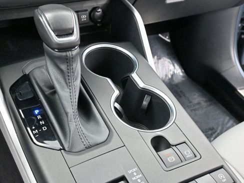 Used 2020 Toyota Highlander XLE image 18