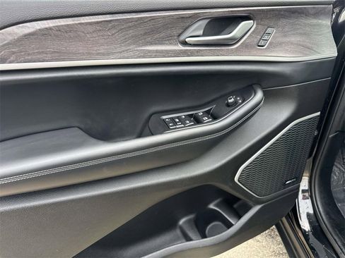 Used 2021 Jeep Grand Cherokee L Limited image 20