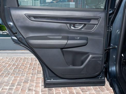 Used 2025 Honda CR-V LX image 12