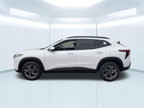 New 2026 Chevrolet Trax LT w/ Driver Confidence Package FWD image 2