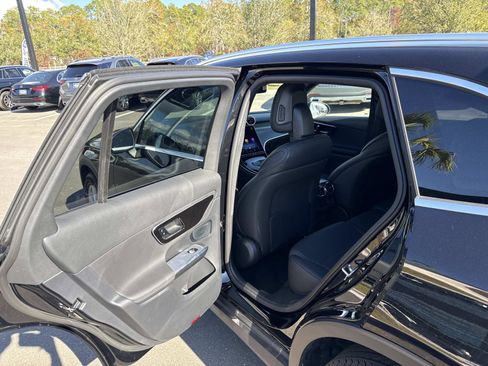 Used 2025 Mercedes-Benz GLC 300 image 14