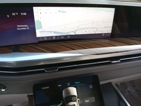 Used 2026 Cadillac Escalade Platinum Sport w/ LPO, ONYX Package image 14