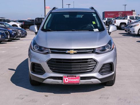 Used 2022 Chevrolet Trax LT w/ Driver Confidence Package AWD/4WD image 2