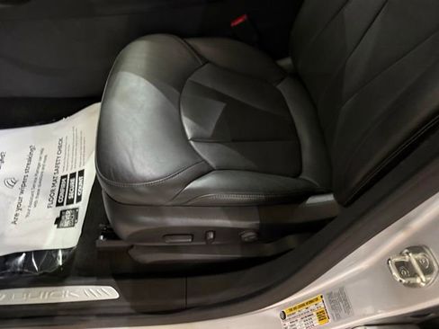 Used 2019 Buick Envision Essence FWD image 11