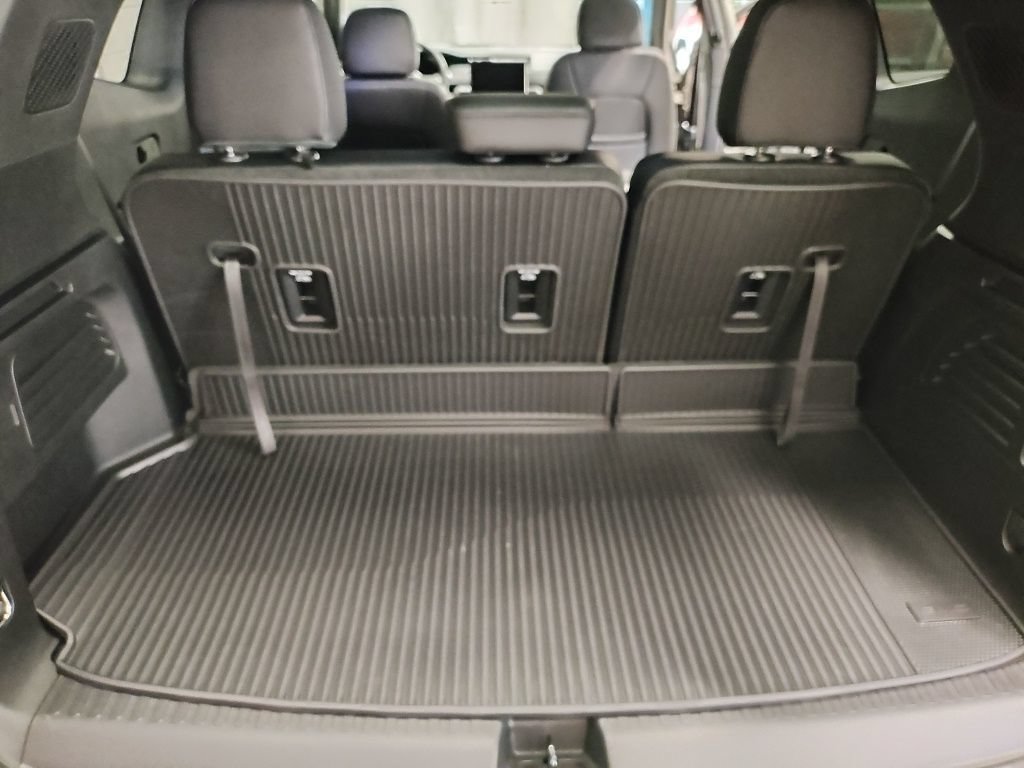 New 2026 GMC Acadia AT4 w/ LPO, Floor Liner Package AWD/4WD image 15