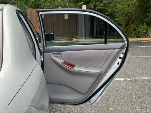 Used 2005 Toyota Corolla LE image 24