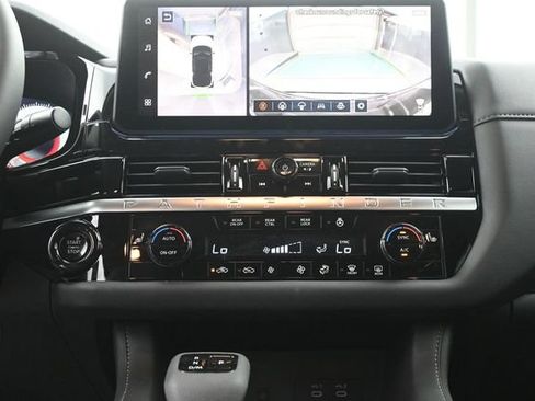Used 2026 Nissan Pathfinder SL FWD image 12