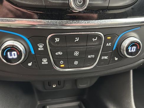 Used 2023 Chevrolet Traverse LT AWD/4WD image 20