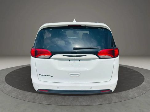 Used 2019 Chrysler Pacifica Touring-L Plus w/ S Appearance Package FWD image 4