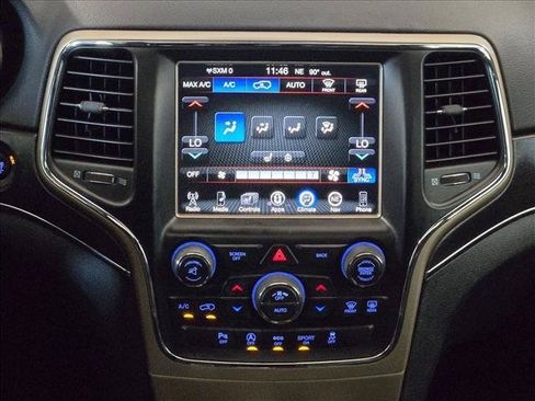 Used 2017 Jeep Grand Cherokee Limited AWD/4WD image 15