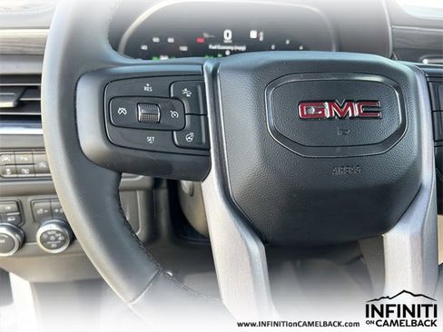 Used 2023 GMC Yukon SLT w/ SLT Premium Package image 24