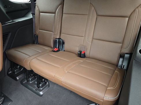 Used 2023 Chevrolet Tahoe High Country AWD/4WD image 15