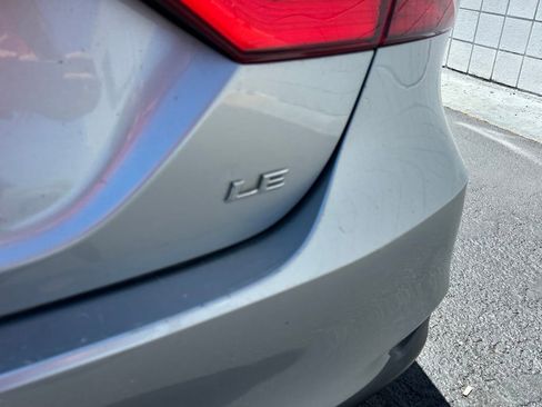 Used 2019 Toyota Camry LE FWD image 29