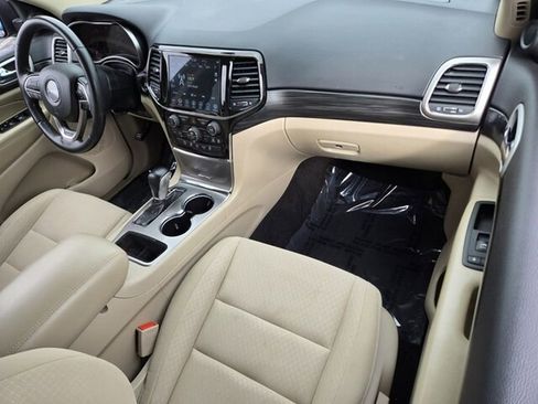 Used 2022 Jeep Grand Cherokee Laredo E w/ Security & Convenience Group image 21