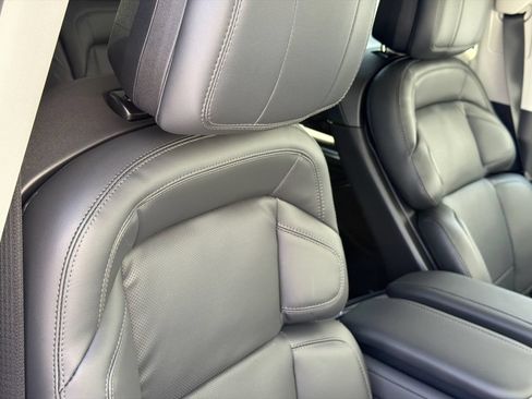 New 2027 Lincoln Navigator Premiere AWD/4WD image 12