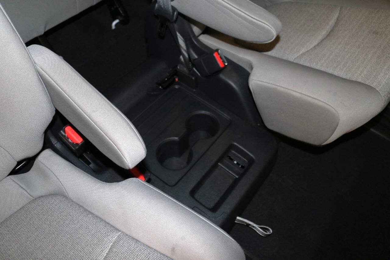 Used 2023 Toyota Sienna LE AWD/4WD image 68