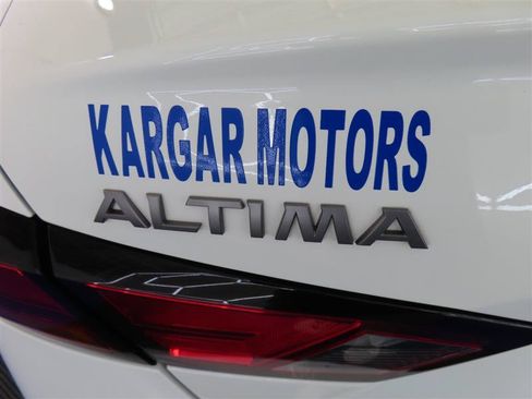 Used 2025 Nissan Altima 2.5 SV FWD image 13