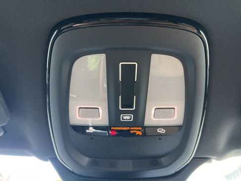 Certified 2025 Volvo XC90 B6 Ultra image 39