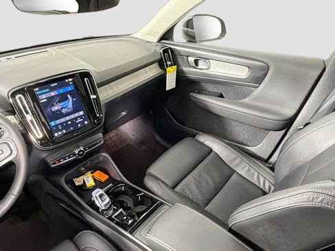 Certified 2023 Volvo XC40 B5 Plus w/ Climate Package image 24