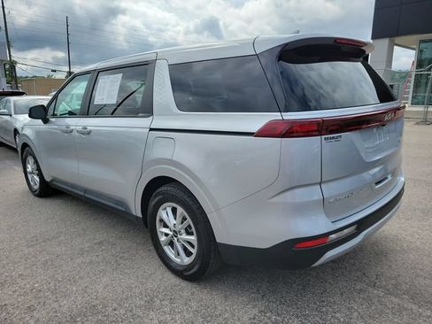 Used 2022 Kia Carnival LX FWD image 5