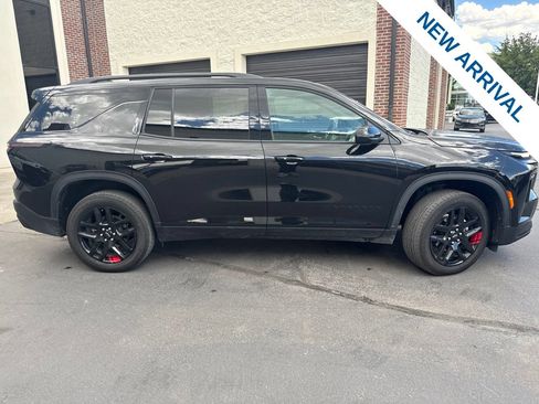 Used 2025 Chevrolet Traverse LT w/ Midnight/Sport Edition AWD/4WD image 8