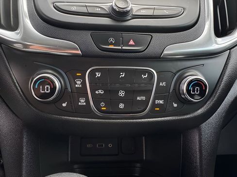 Used 2023 Chevrolet Equinox LT FWD image 32