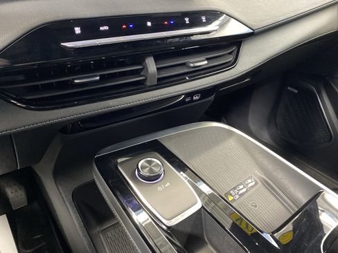 Used 2025 Buick Enclave Sport Touring image 17